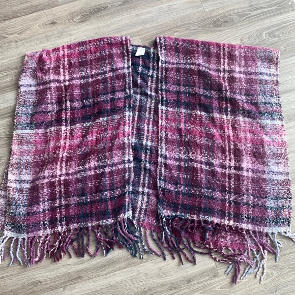 Woolrich Purple Plaid Poncho Cape/Shawl One Size Fits All - Picture 3 of 5